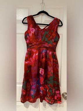 Vibrant Silk Floral Fit & Flare Sleveless V-Neck Banana Republic Size 4 Dress